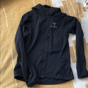 Women’s Arcteryx windbreaker/ rain jacket